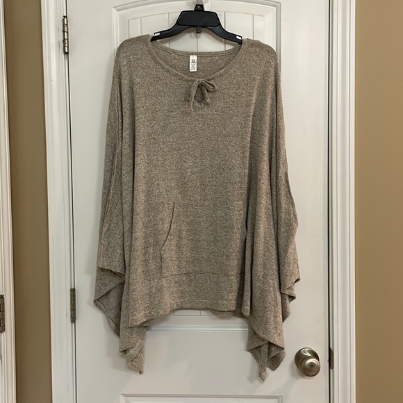 Ladies tan cape by new directions one size - Picture 1 of 4